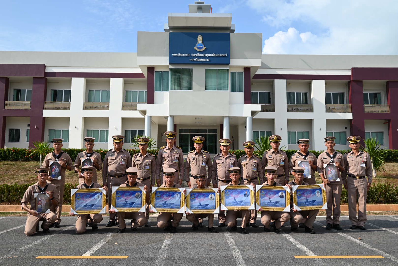 พล.ร.ต.ธเนศ ธีรชัยธัญญศักดิ์ ผบ.กบฮ. เป็นประธานพิธีปลดทหารกองประจำการ ซึ่งจะครบกำหนดปลดใน ๑ พ.ค.๖๙