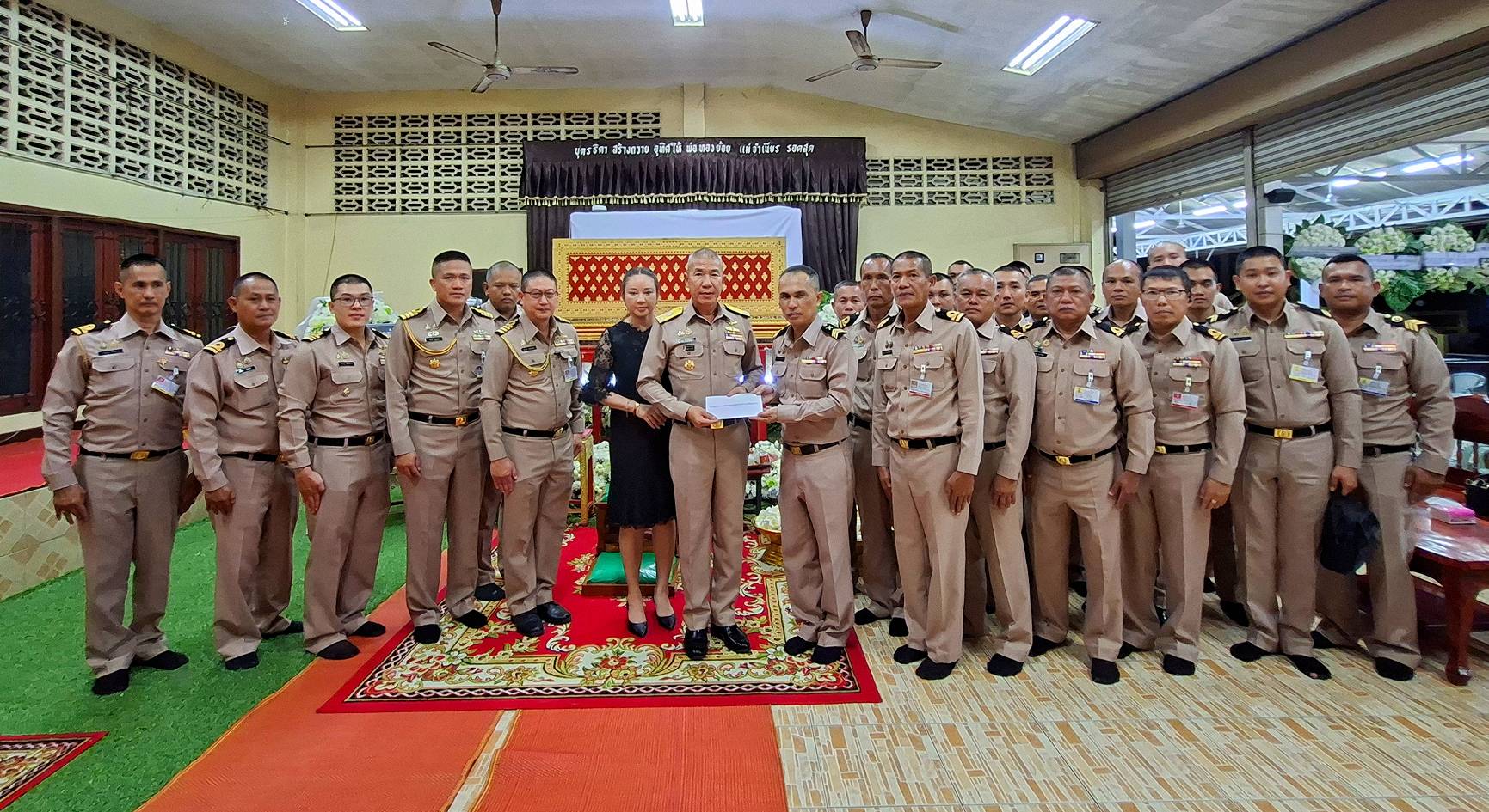 พล.ร.ต.ธเนศ ธีรชัยธัญญศักดิ์ ผบ.กบฮ. เป็นประธานพิธีสวดอภิธรรมศพ ร.ต.ชัยรัตน์  รัตนธรรม บิดา พ.จ.อ.วิโรจน์  รัตนธรรม
