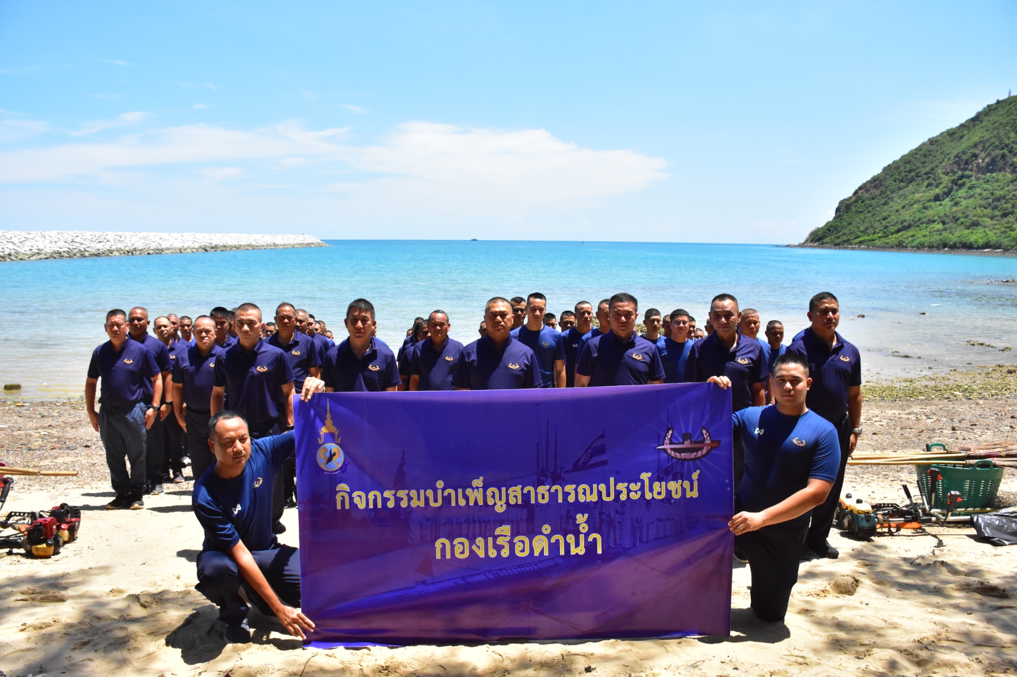 LINE_ALBUM_20พ.ค.68กิจกรรมเก็บขยะหาดม้าน้ำ_250521_1.jpg